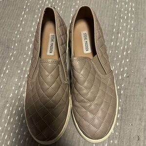 Steve Madden Ecentrcq Slip On quilted Sneaker - 9.5